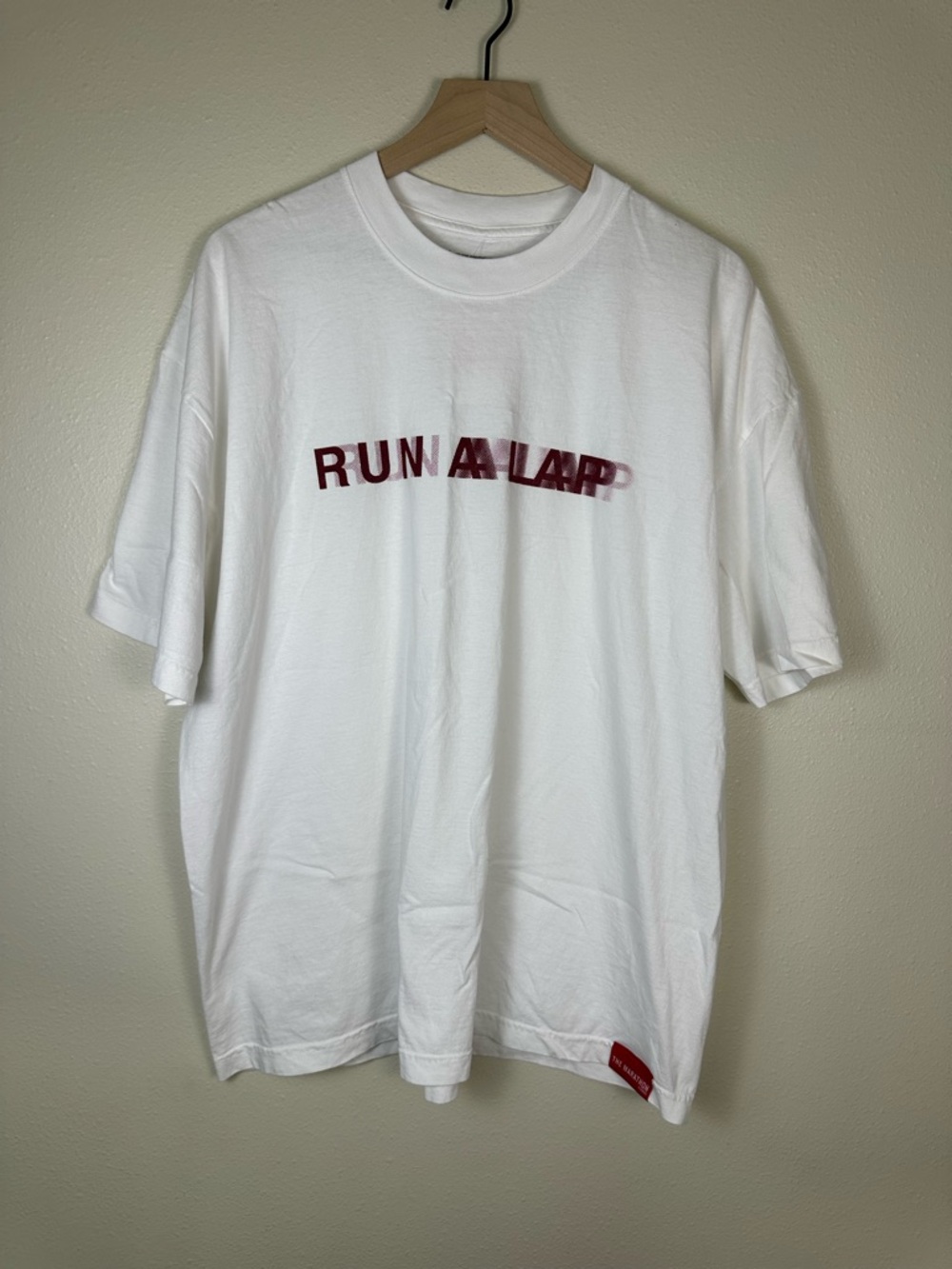 NWT THE MARATHON CLOTHING Men XL Run A Lap Blurred T-shirt White/Maroon